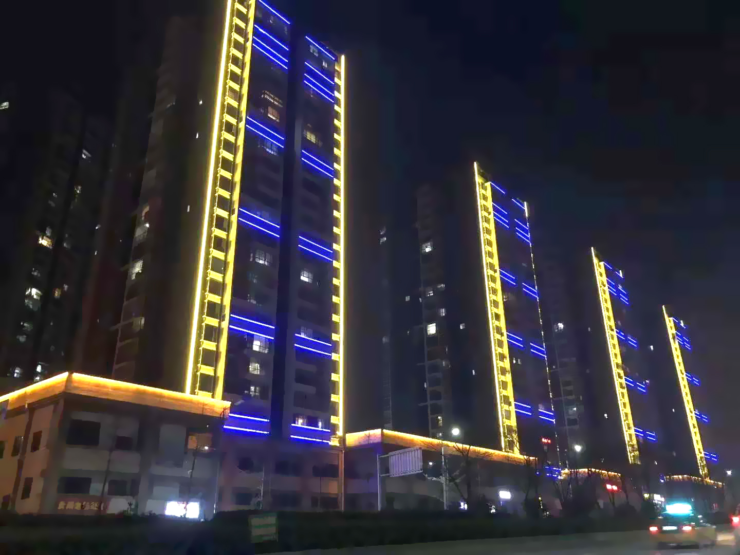学校建筑外墙洗墙灯的应用效果