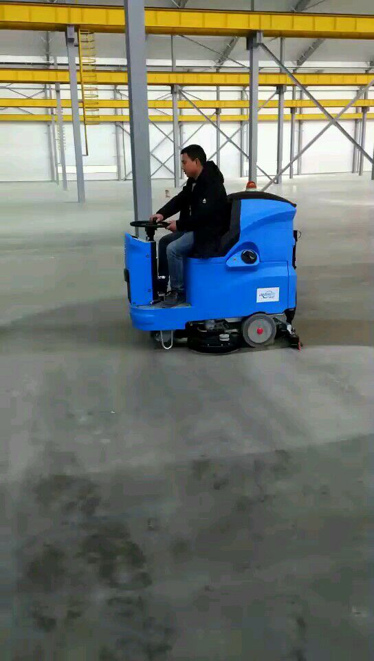 大型厂房驾驶式洗地机培训