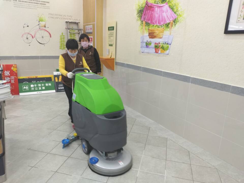 科威洗地机搞事情-上海华联超市交机