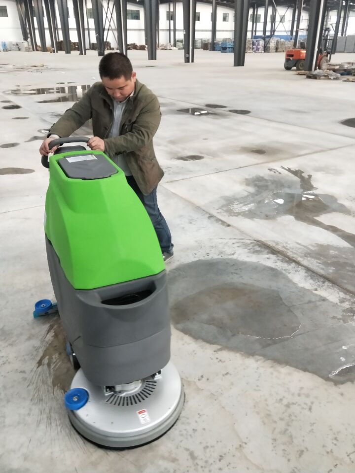 手推式洗地机交付新材料重尘区工厂