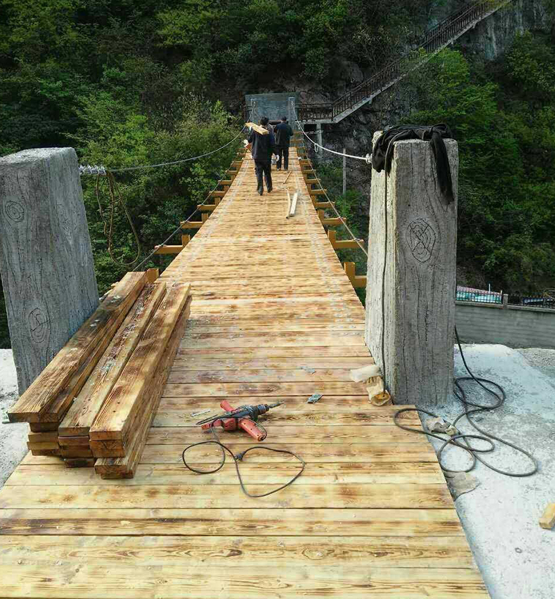 木板吊橋