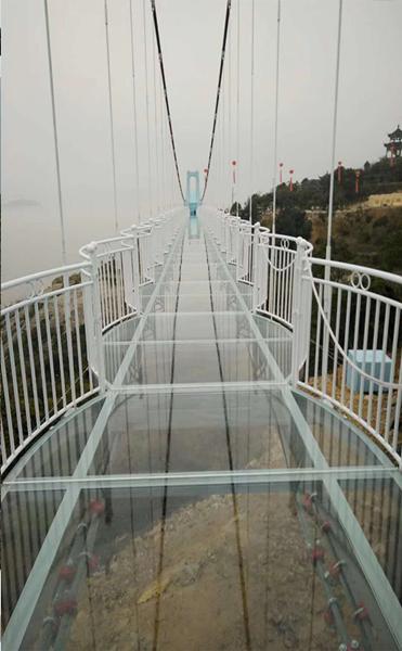 玻璃吊橋