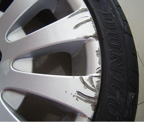 輪轂邊緣劃傷