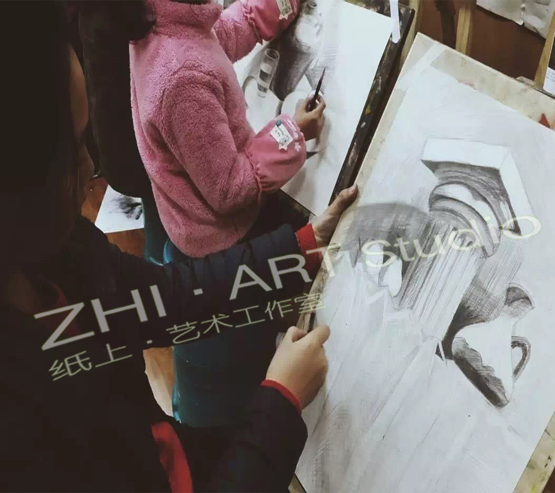 紙上藝術工作室少兒課程教室一角