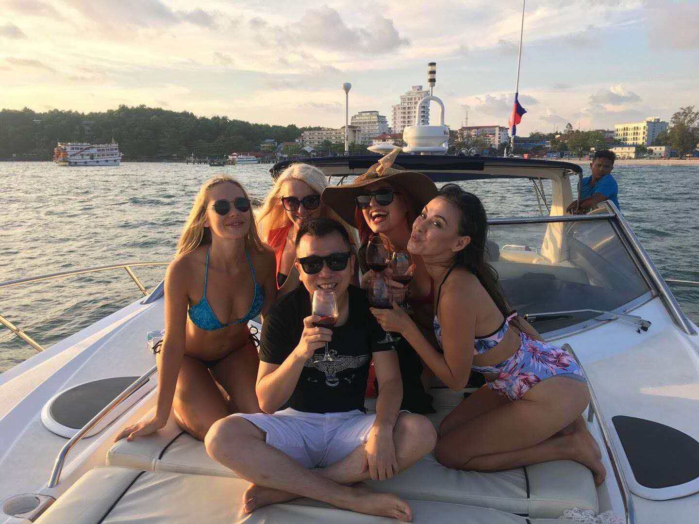 尊龙凯时人生就是搏2号豪华游艇出海