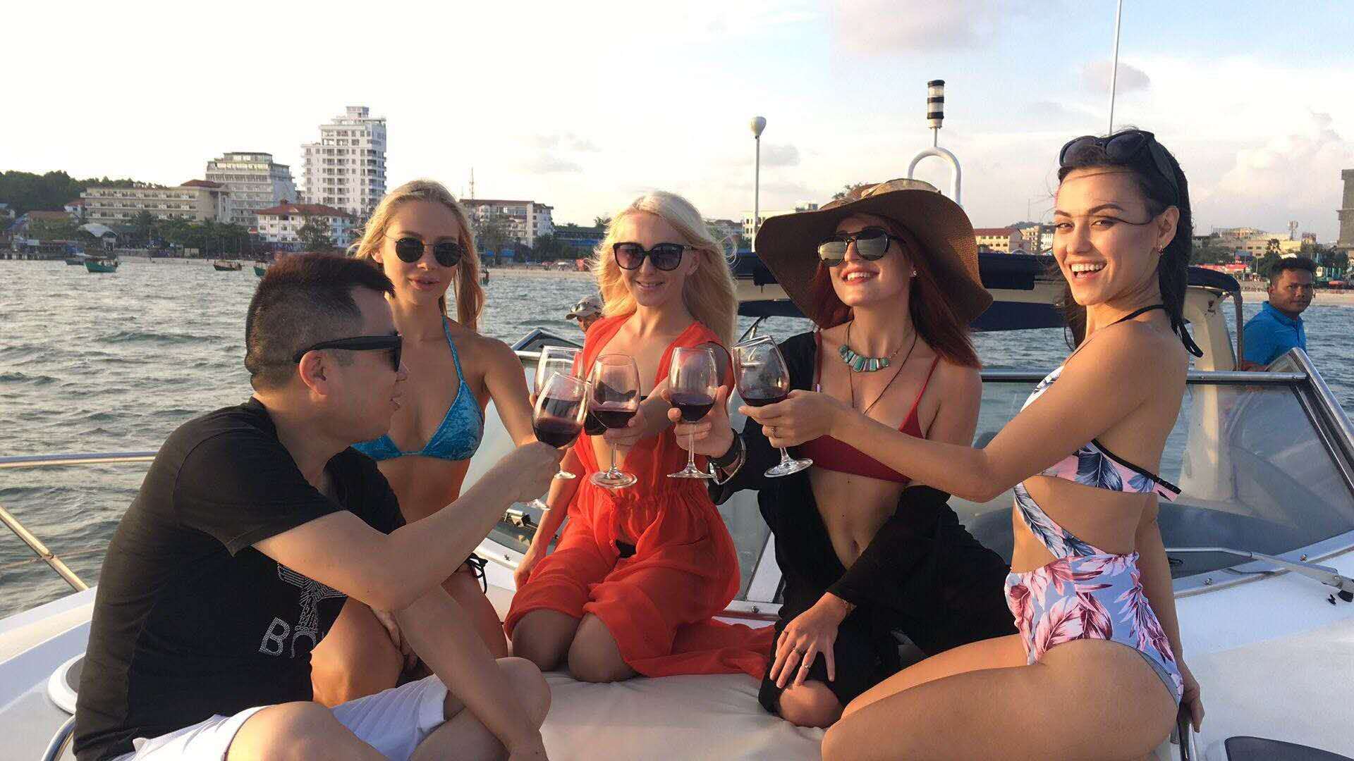 尊龙凯时人生就是搏2号豪华游艇出海