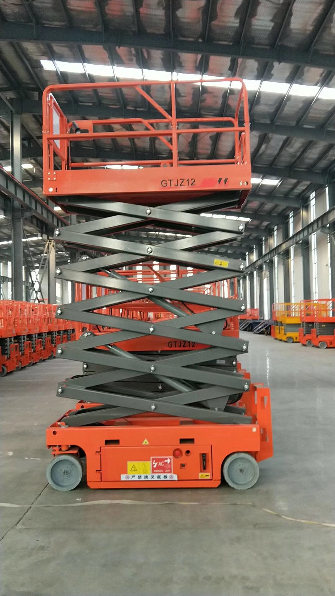 移動(dòng)升降機(jī)（自行走式）