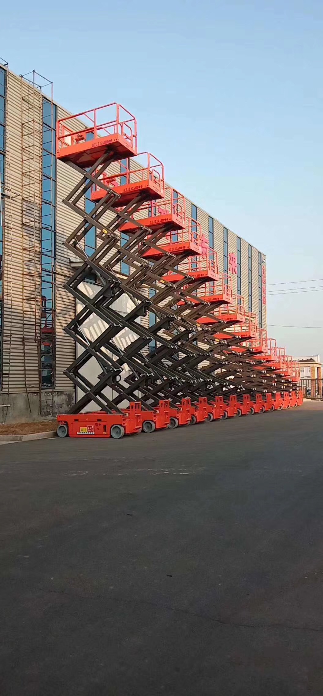 移動(dòng)升降機(jī)（自行走式）