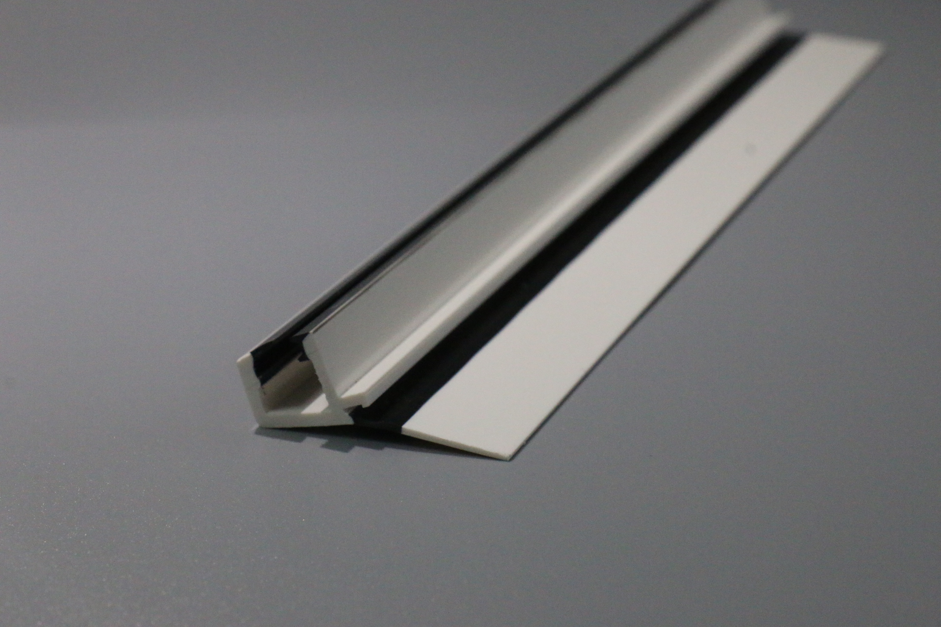 廠家直銷塑料共擠型材 塑料雙色型材軟硬共擠型材