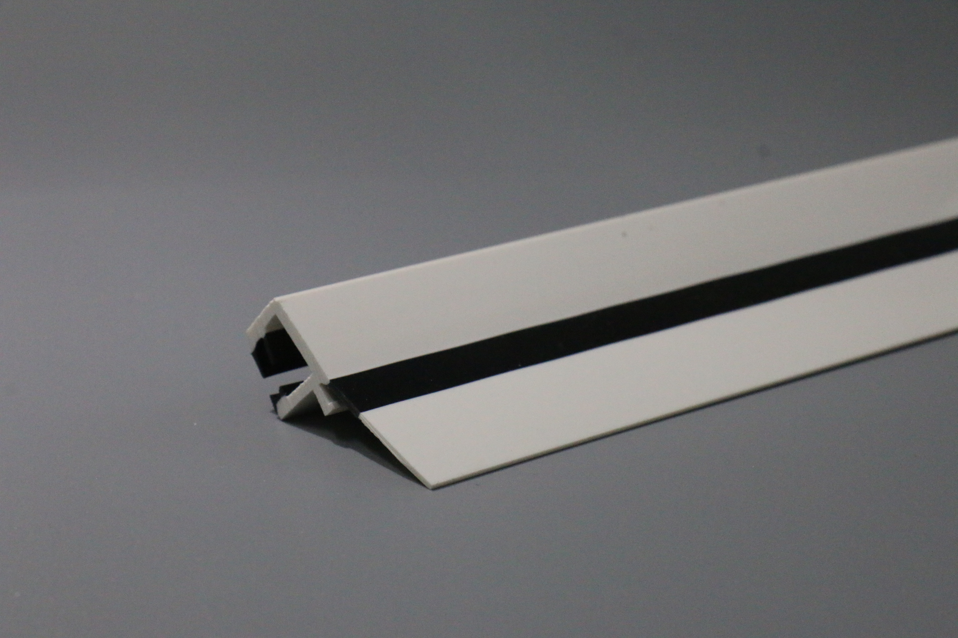 廠家直銷塑料共擠型材 塑料雙色型材軟硬共擠型材