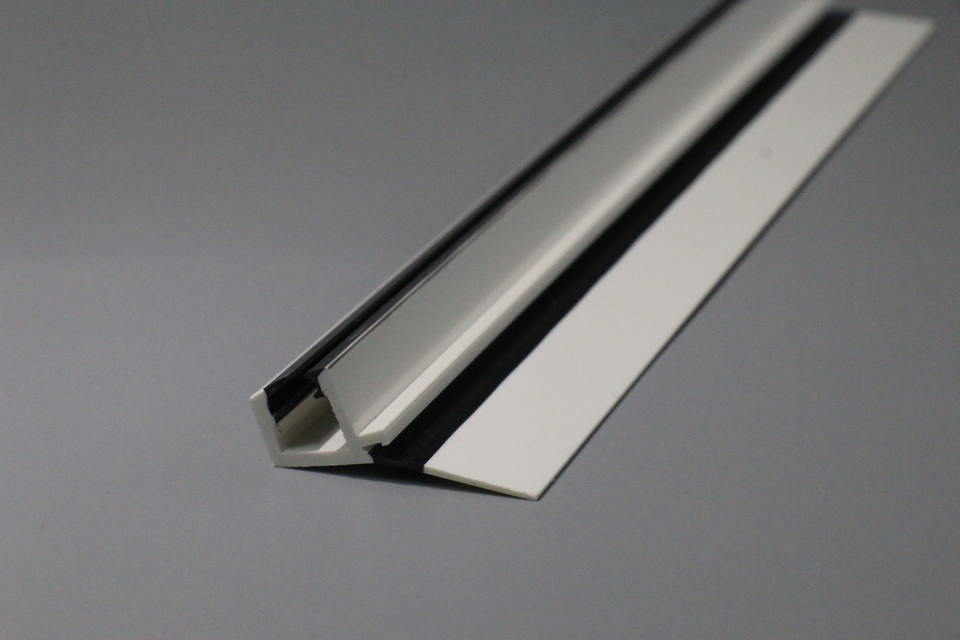 廠家直銷塑料共擠型材 塑料雙色型材軟硬共擠型材