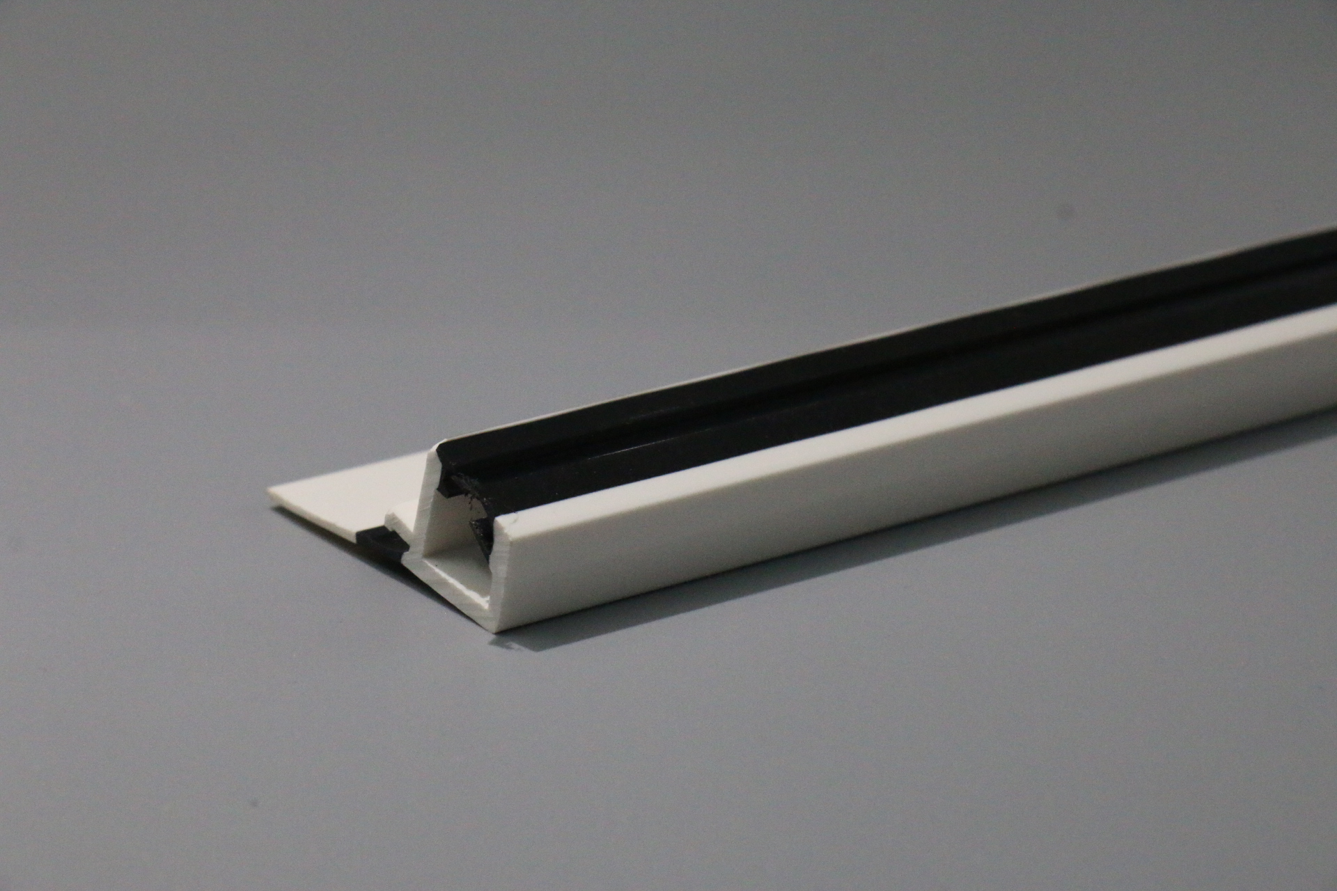 廠家直銷塑料共擠型材 塑料雙色型材軟硬共擠型材