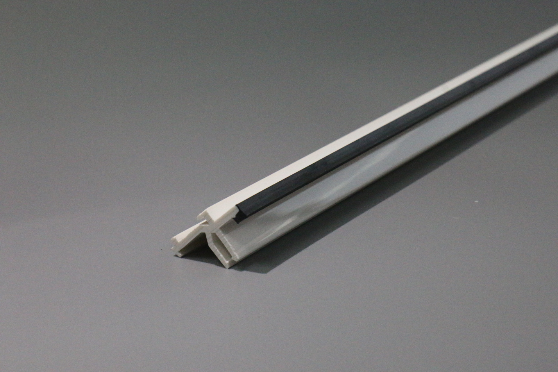 廠家直銷塑料共擠型材 塑料雙色型材軟硬共擠型材