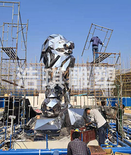 不銹鋼雕塑.jpg