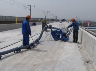 高铁桥面聚脲防护之基面抛丸