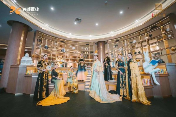 久仰臺(tái)上境·初綻已傾城