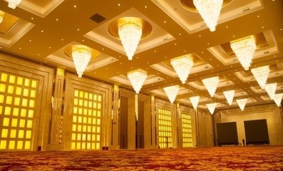 上海世貿(mào)會(huì)所燈飾安裝工程