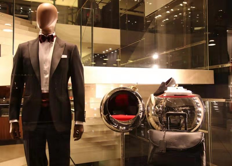 針織T恤衫紅色連衣裙