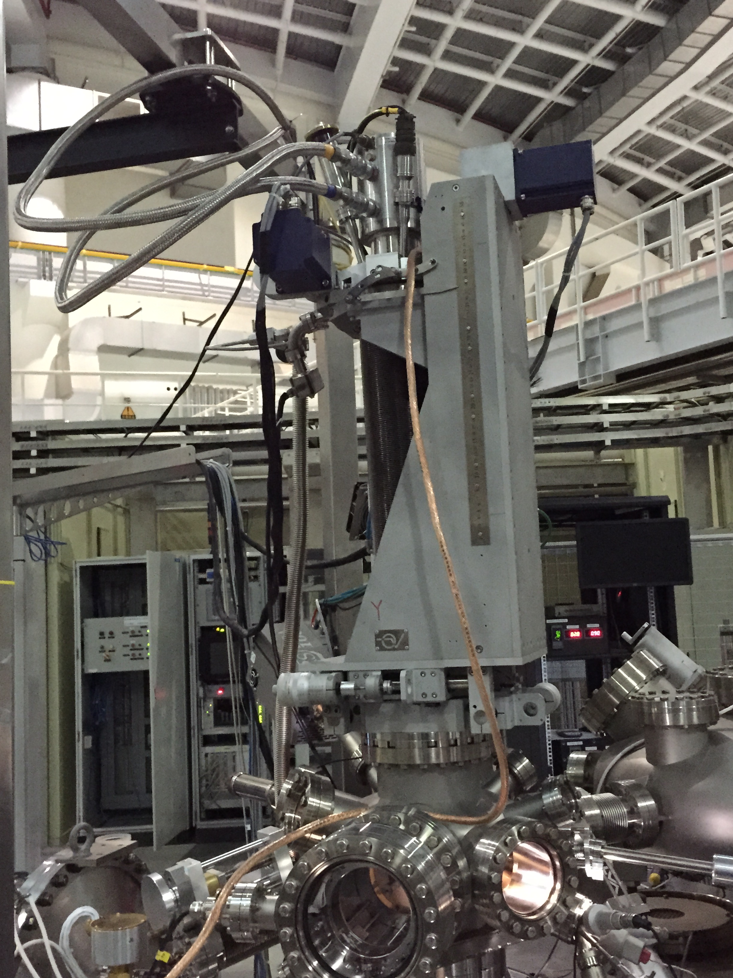 位于上海光源的沈大偉研究員課題組超高分辨角分辨光電子能譜實(shí)驗(yàn)站上的低溫樣品架LTCCM6-2