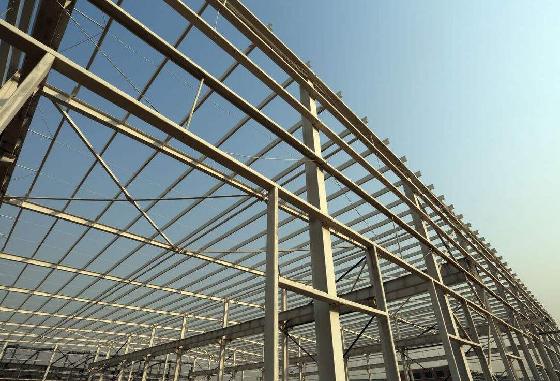 钢结构是由钢制材料组成的结构，是主要的建筑结构类型之一