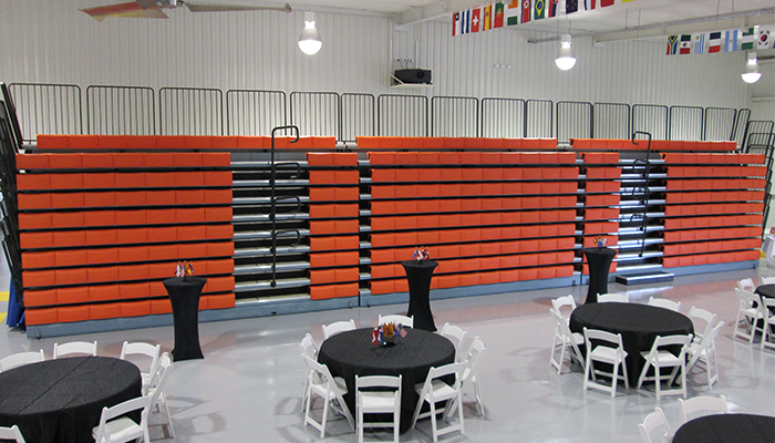 伸縮看臺-艾可塑膠條凳