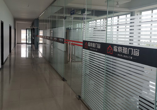 成都夢莎拉蒂門(mén)窗有限公司