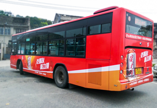 公交車廣告