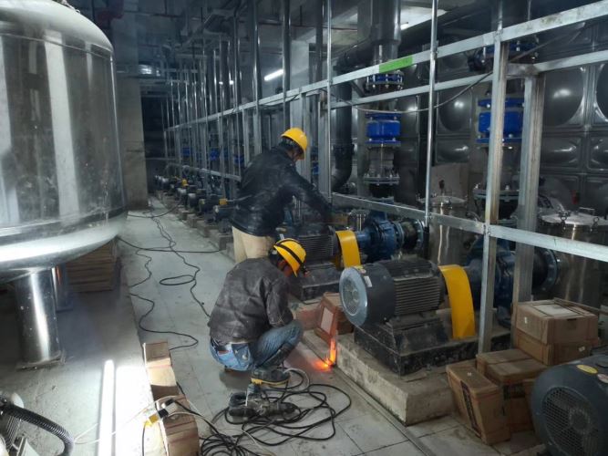 泳池?zé)o線吸污機(jī)