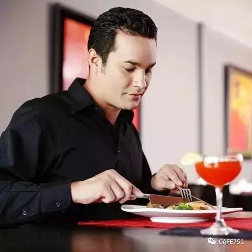8個西餐禮儀和老外吃飯的時候也能應付自如