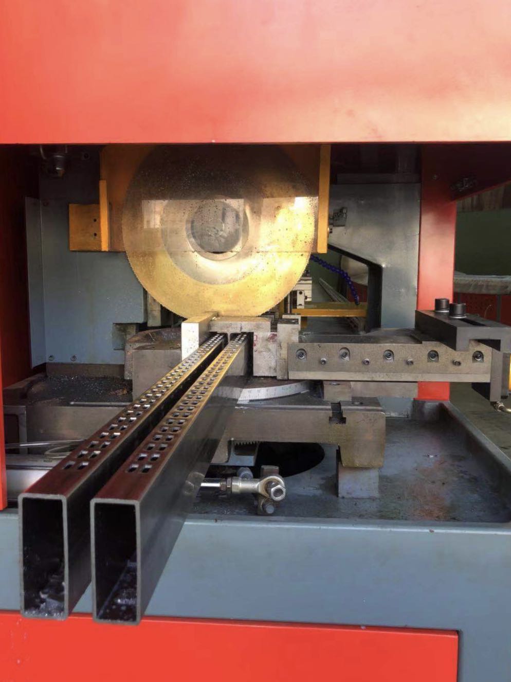 全自动数控冲切一体机自动切角度圆管方管不锈钢铝材冲孔切断全自动