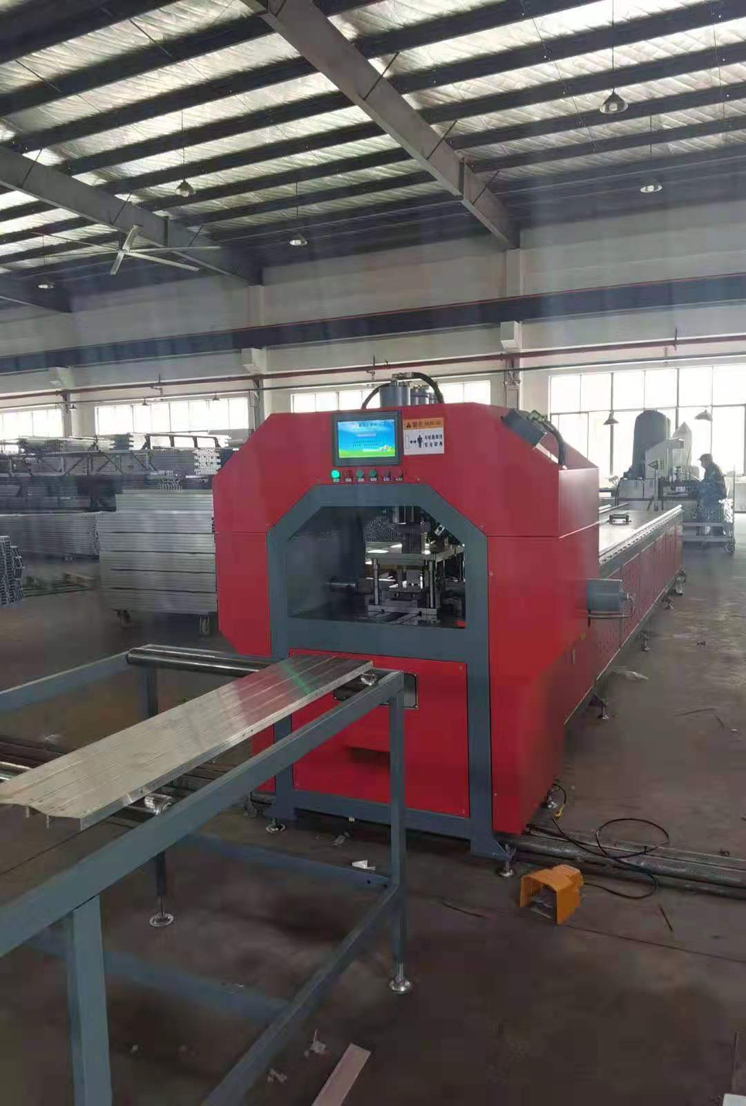 鋁型材沖孔沖角度沖斷一體機