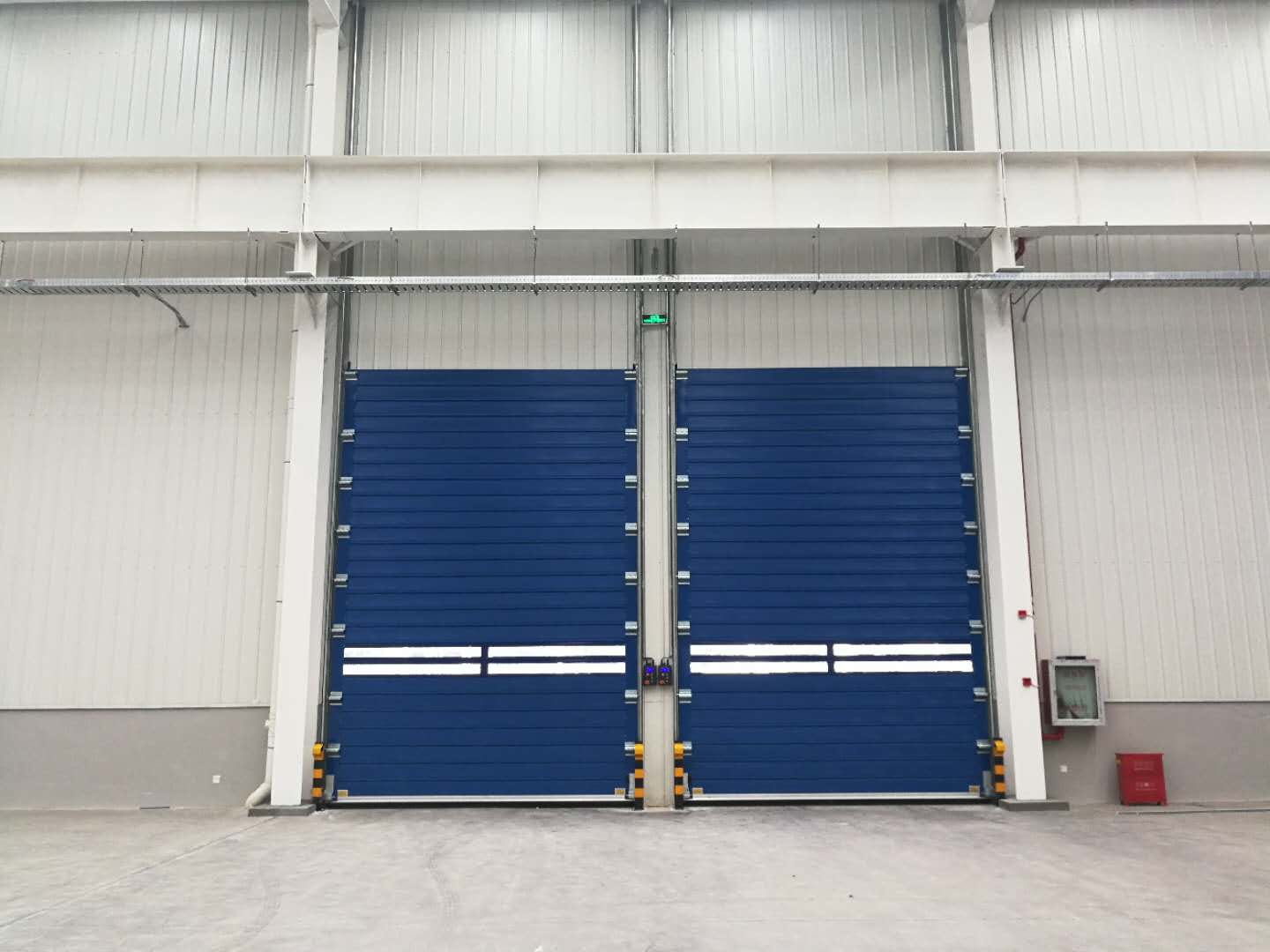 硬質(zhì)快速卷簾門(mén)