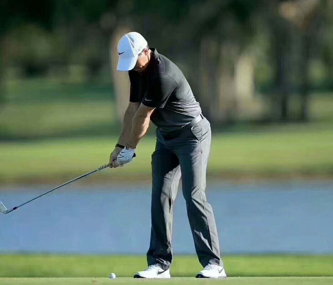 高尔夫握杆右手大拇指图片