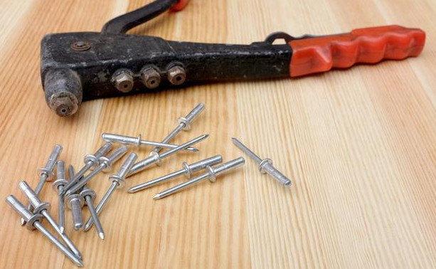 不銹鋼抽芯鉚釘及其工具