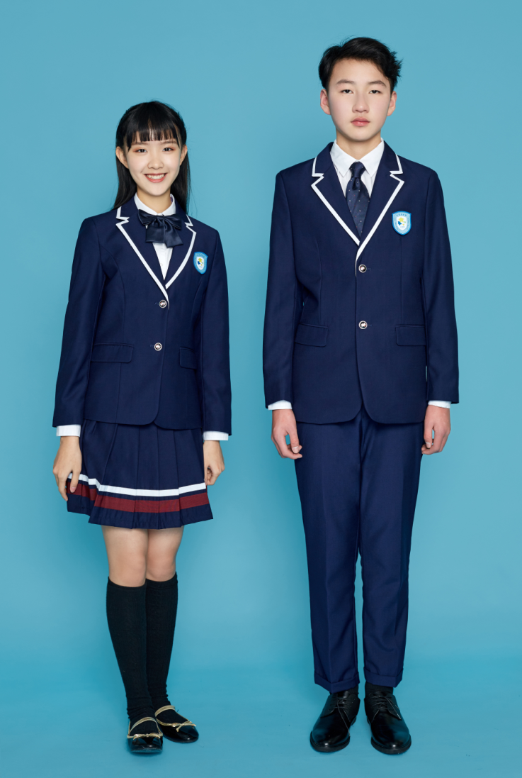 上海苏豹实业有限公司创立的小莹星校园服饰品牌,包含了校服系列,园服