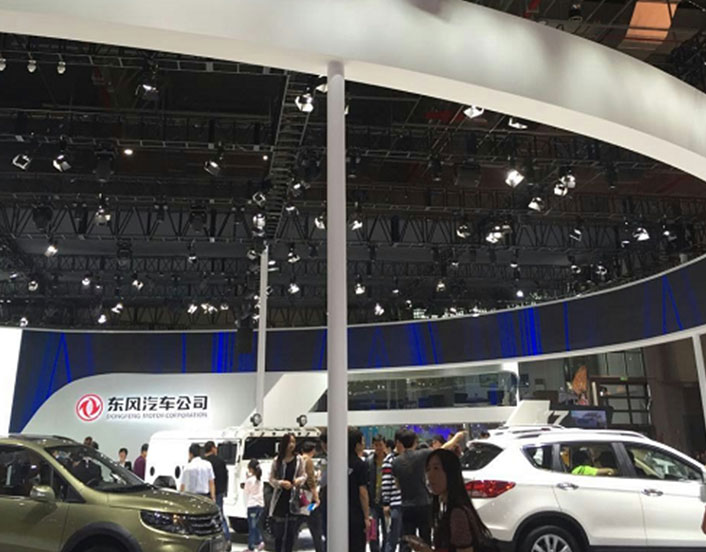 上海國(guó)家會(huì)展中心舉辦的15年汽車(chē)展，使用GIS葫蘆