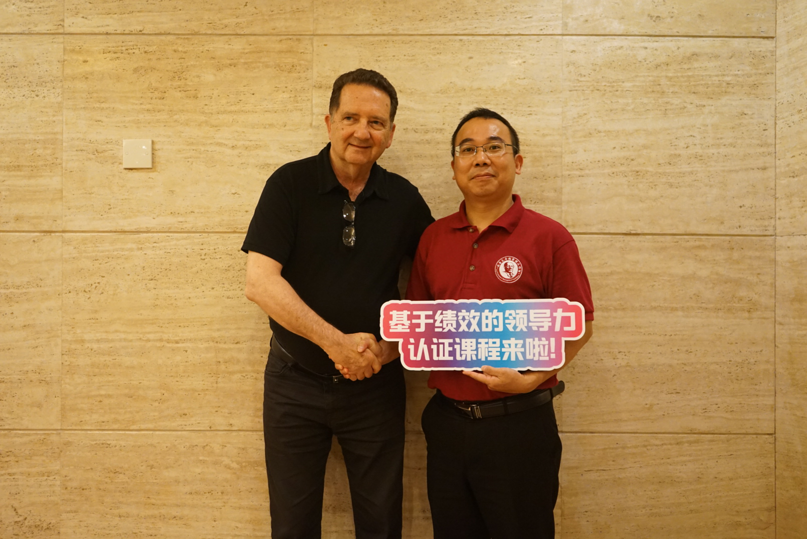 Jon Gornstein和周偉平合影 Jon Gornstein和周偉平合影