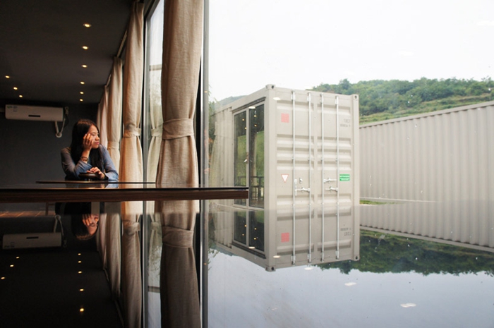 集装箱酒店用2个月时间在北京京郊附近搭起5000平五星级集装箱酒店