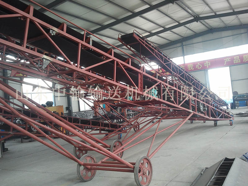 輸送機(jī)在輸送過(guò)程中如何保證物料的穩(wěn)定流動(dòng)？