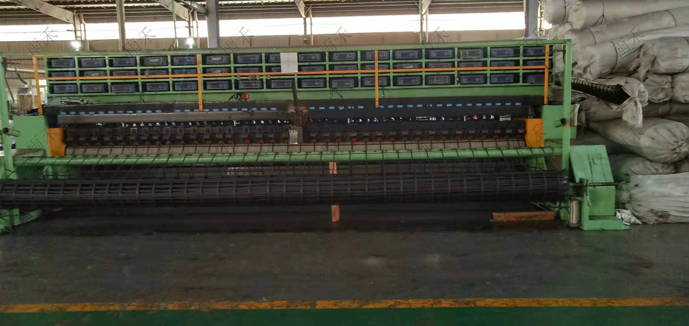 土工格柵設(shè)備廠家-四川雨禾源綠建科技有限公司