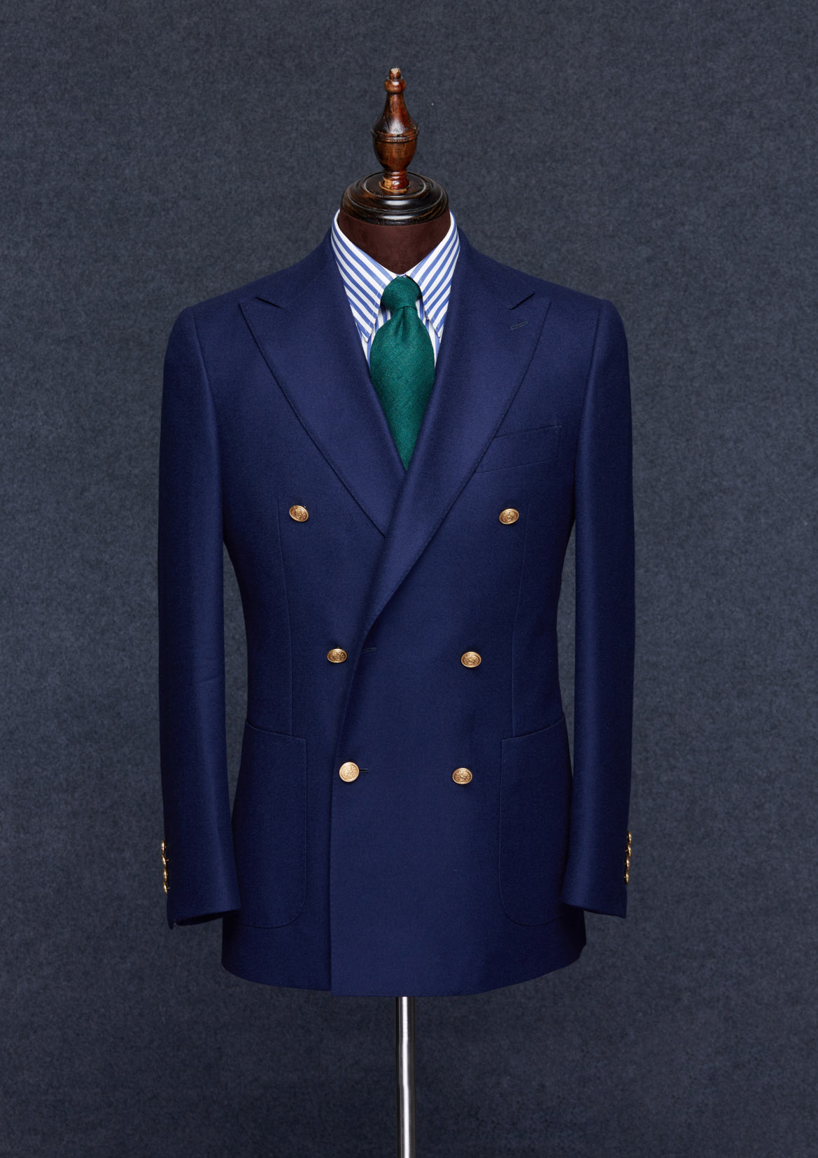 美式西服有哪些款式特征- 大连工作服定做 - 大连思戴尔服饰有限公司