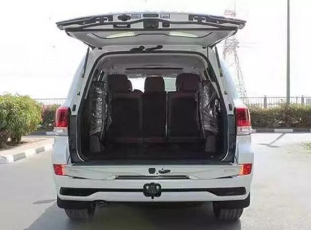 陆巡的后备箱图片