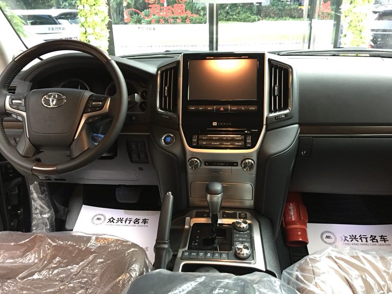 兰德酷路泽5700内饰