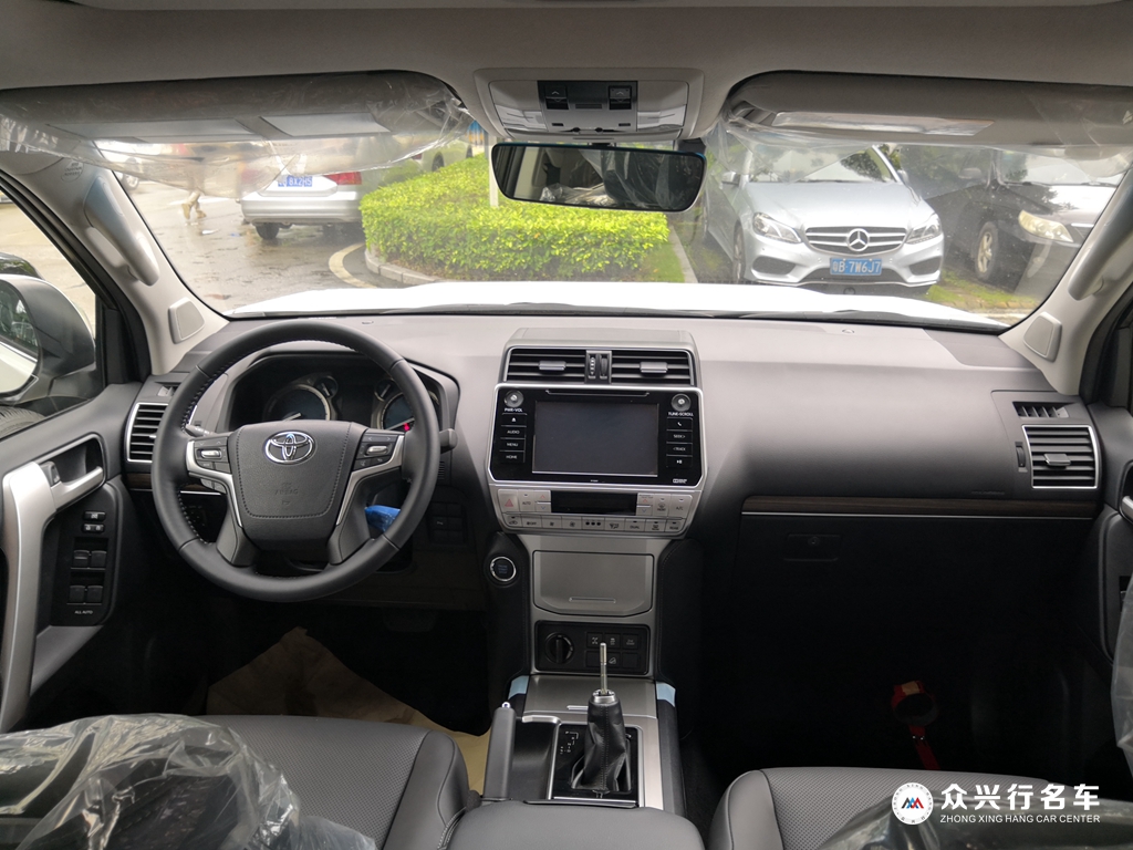 中东版霸道内饰