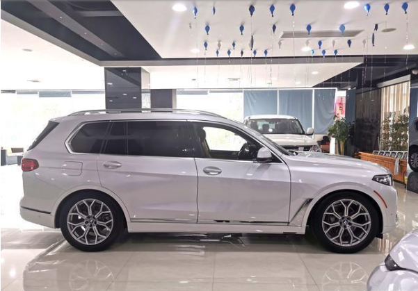 宝马X7多少钱