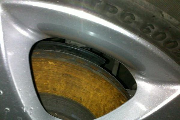 剎車片生銹 剎車片生銹