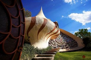 哈维尔在墨西哥建造了一座名叫"鹦鹉螺小屋"的仿生建筑