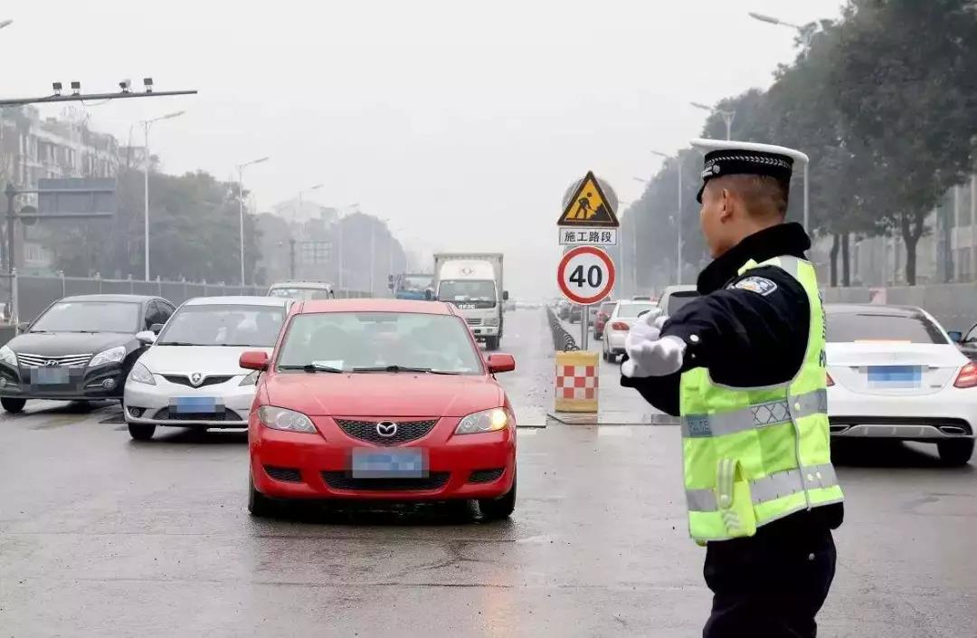五一勞動節仍堅守在崗位的警察