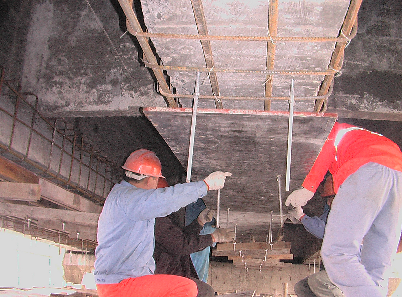 橋梁加固采用上海環(huán)宇的結(jié)構(gòu)加固料：秀樸-J45