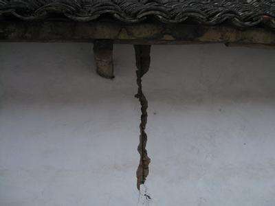 墻體裂縫修補采用上海環(huán)宇的修補砂漿（聚合物水泥砂漿）：秀樸-SJ45